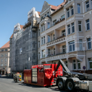Dachgiebel droht auf Straße zu fallen – BGPress 4456