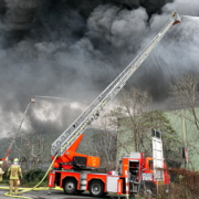 Großbrand in einem Recyclingbetrieb für Salzschlacken – BGPress 7124