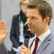Steffen Krach ist als Präsident der Region Hannover vereidigt Präsident Steffen Krach