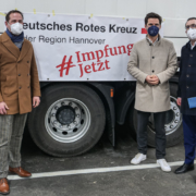 Regionspräsident Krach besucht „Feierabend-Impfen“ des Roten Kreuzes in Isernhagen – BGPress 0044