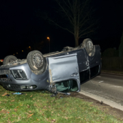 Porsche prallt auf Kia und verursacht Unfall im Gegenverkehr – BGPress 2354