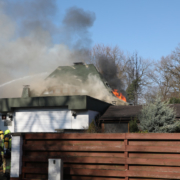 Einfamilienhaus brennt in Mellendorf – Brand Mellendorf 030322 cmm
