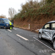 89-jähriger Pkw-Fahrer stirbt nach Zusammenstoß mit Transporter – VU Lgh 170322