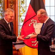 Verleihung der Niedersächsischen Landesmedaille – Überreichung Wulf Weil cmm