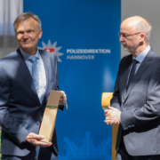 Polizeipräsident Volker Kluwe verabschiedet Kriminaldirektor a.D. Jürgen Graver – Verabschiedung Graver pdh