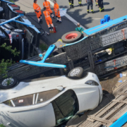 Hoher Sachschaden nach Unfall mit Autotransportern