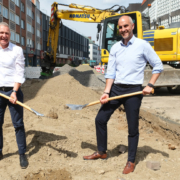 Oberbürgermeister und Baudezernent setzen Spatenstich für Umbau der Schmiedestraße – Spatenstich Schmiedestrasse mf