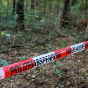 Unbekannter Leichnam aus dem Mecklenheider Forst als Vermisster 21-Jähriger identifiziert – Polizeiabsperrung