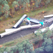 Schwerer Bahnbetriebsunfall bei Leiferde – Luftaufnahme Bahnunfall 221117 bph