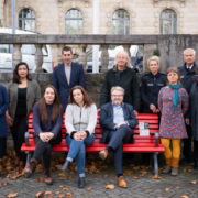 Projekt „Rote Bänke für Hannover“ des Kommunalen Präventionsrates – Rote Baenke
