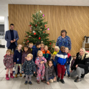 Vorweihnachtlicher Glanz im HannoverServiceCenter am Schützenplatz – Weihnachtsbaum HSC