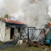 Laubenbrand in Kleefeld – Laubenbrand 221205 bf
