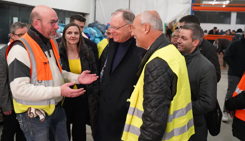 Ministerpräsident Weil besucht zentrale Sammelstelle der Türkischen Gemeinden Niedersachsen