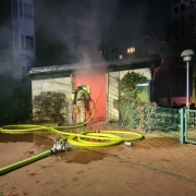 Feuerwehr verhindert Übergreifen der Flammen