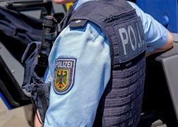 Messer und Tierabwehrsprays bei Kontrolle sichergestellt Bundespolizei