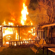 Laubenbrand in Hannover-Herrenhausen – Laubenbrand 231024 bf