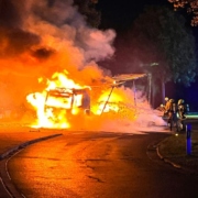 Brennender LKW auf A352 – Brennender LKW Wedemark ff