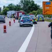 Rauchentwicklung am Gefangenentransporter: Feuerwehr im Einsatz – Gefangenenbus cmm