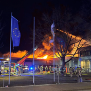 Großbrand in Langenhagen: Produktionshalle schwer beschädigt – Brand Pferdemarkt dc ff