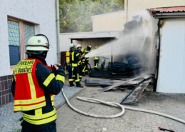 Fassadenbrand in Wunstorf: Feuerwehr verhindert Ausbreitung Brand an einer Fassade in Wunstorf