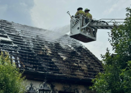 Frau stirbt bei Wohnhausbrand – Großeinsatz in der Neustädter Kernstadt Wohnhausbrand