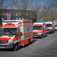 Anfahrt vieler Rettungsfahrzeuge