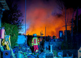 Nächtlicher Großbrand in Lehrte: Kleingartenanlage in Flammen