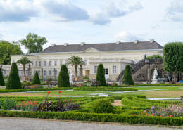 Neue Perspektiven im Museum Schloss Herrenhausen Schloss Herrenhausen mit Museum von der Gartenseite aus