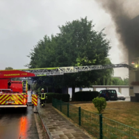 Drehleitereinsatz bei Wohnungsbrand