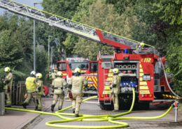 Wohnhausbrand in Brelingen fordert Feuerwehren Löschangriff mit Drehleiter