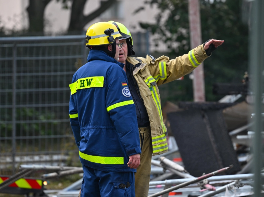 Großbrand an Grundschule Mühlenweg gelöscht