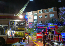 Wohnungsbrand in Mehrfamilienhaus in Langenhagen Drehleitereinsatz