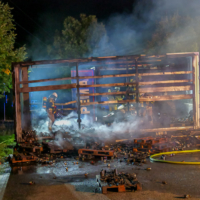 LKW Ladung brennt