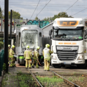 LKW gegen Stadtbahn
