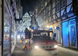 Nächtlicher Brand in Celles Altstadt – sieben Personen betroffen Drehleiter der Feuerwehr Celle speziell für die Altstadt