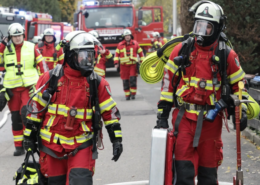 Feuerwehr löscht Sauna-Brand im Keller eines Wohnhauses Feuerwehrkräfte aus Isernhagen im Einsatz