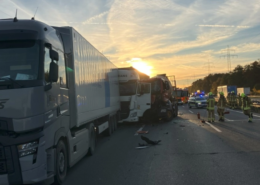 Drei LKW kollidieren auf der A2 bei Hannover Unfall auf A2