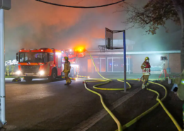 Großbrand zerstört Teil der Grundschule Beuthener Straße Großbrand Grundschule Beuthener Straße