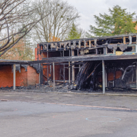 Großbrand an Grundschule: Schäden größer als erwartet Hoher Gebäudeschaden