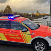 Kommandowagen Berufsfeuerwehr Hannover am Kanal