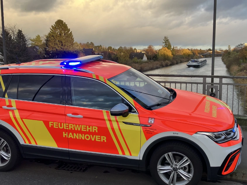Kommandowagen Berufsfeuerwehr Hannover am Kanal