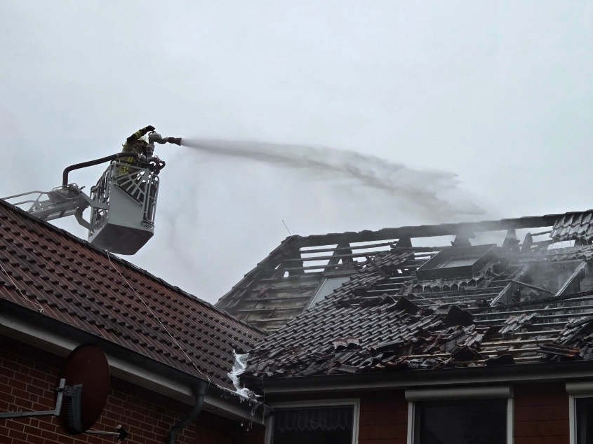 Feuer in Pflegeheim: Großeinsatz in Schneeren – Pflegeheim NST neu ff