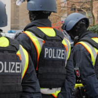 Razzia im Steintor: Polizei geht gegen kriminelle Strukturen vor Razzia mit Polizeikräften
