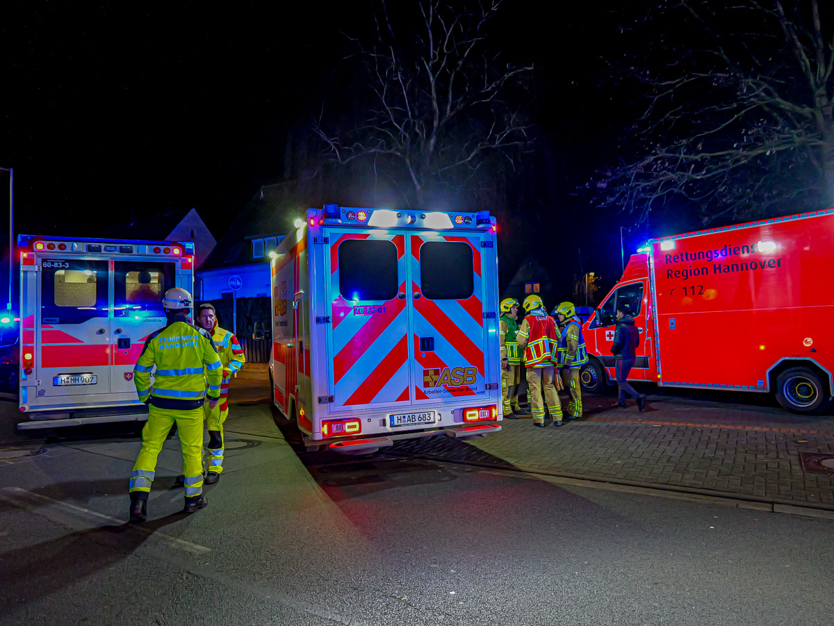 Kellerbrand in Hannover-Sahlkamp: 27 Menschen betroffen Rettungsdienst vor Ort