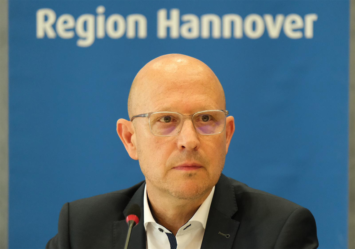 Regionsversammlung stimmt Beurlaubung des Regionspräsidenten zu Jens Paland - Region Hannover