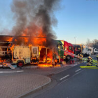 Fahrzeugbrand auf Raststätte Lehrter See fordert Feuerwehr – LKW Brand Lehrte 25 12 26