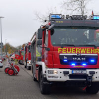Feuer in Mehrfamilienhaus an der Harnischstraße Löschfahrzeug
