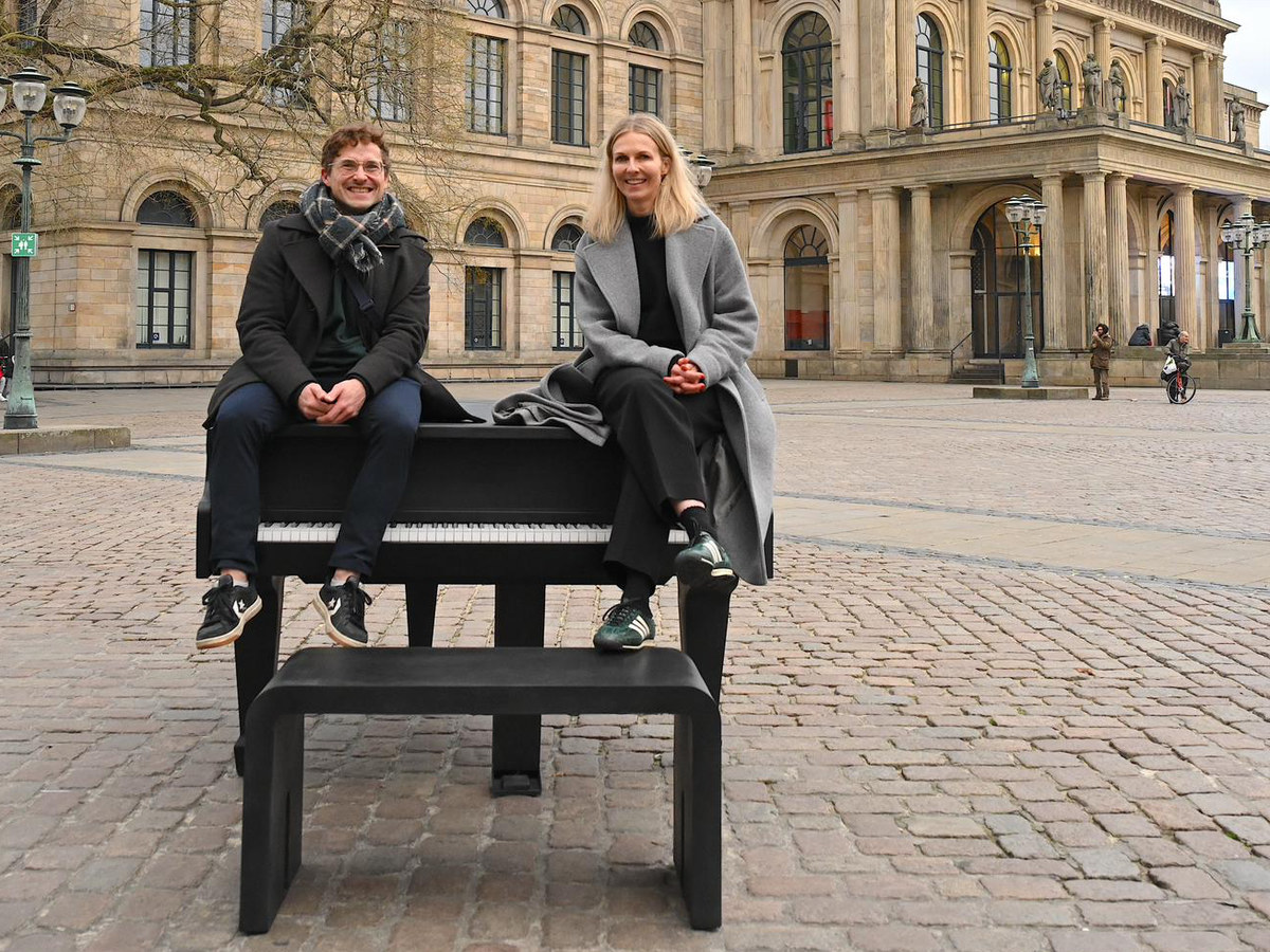 Outdoor-Piano belebt den Opernplatz Outdoor-Piano am hannoverschen Opernplatz
