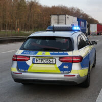 Polizei auf Autobahn