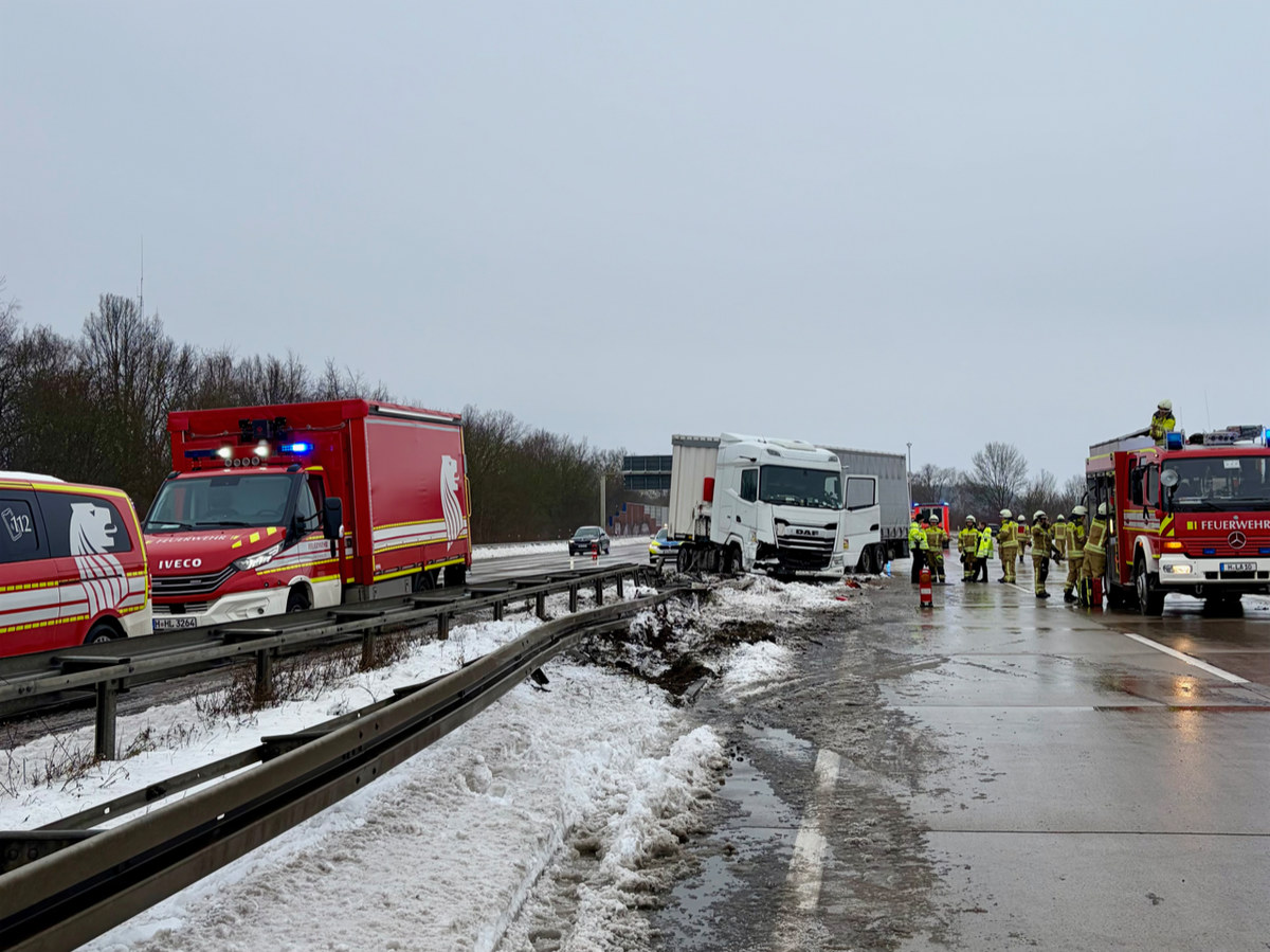 LKW mit beschädigtem Dieseltank